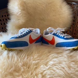 Nike Daybreak tennis shoe